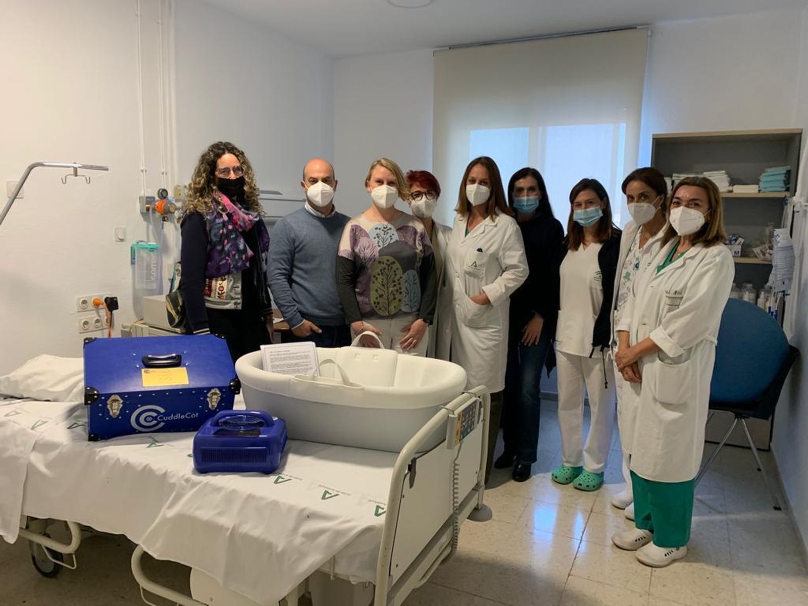 Entrena de una cuna refrigerada a un hospital.