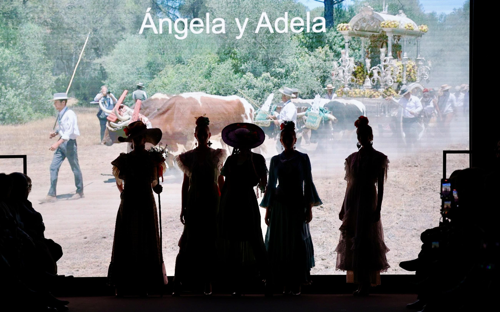 Desfile de la Hermandad del Rocío de Sevilla en We Love Flamenco 2025, todas las fotos