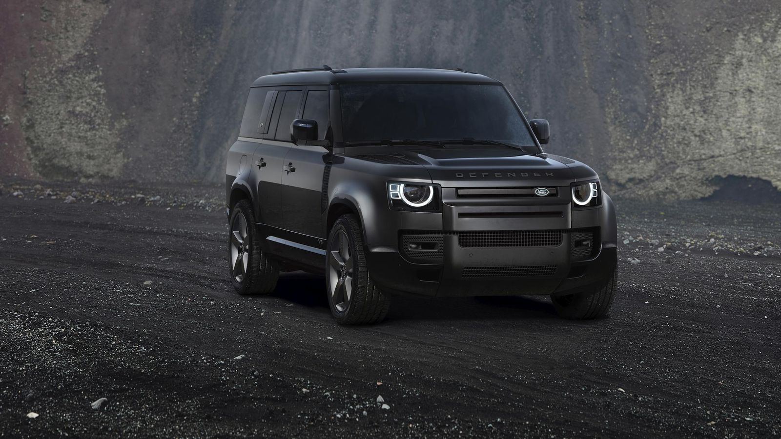 El motor V8 se hace un hueco en el Defender de mayor tamaño, el 130.