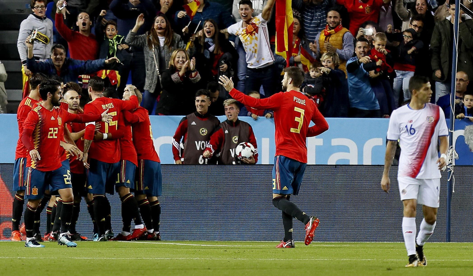 España celebra un gol a Costa Rica en La Rosaleda en 2017. España celebra un gol a Costa Rica en La Rosaleda en 2017.