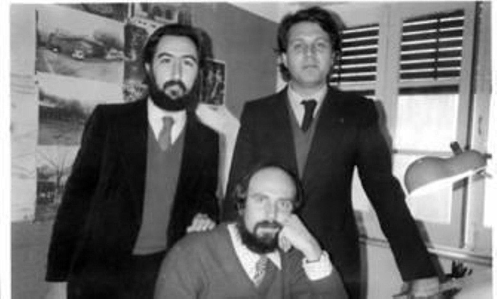 En el estudio de arquitectura con josé Alvarez Checa y José Ramón Moreno, a principio de los ochenta. En la otra imagen, Con José Manuel Romero y Braulio Medel. En el estudio de arquitectura con josé Alvarez Checa y José Ramón Moreno, a principio de los ochenta. En la otra imagen, Con José Manuel Romero y Braulio Medel.