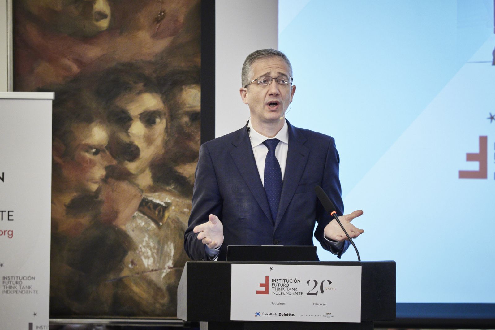 El gobernador del Banco de España, Pablo Hernández de Cos, interviene en el desayuno informativo organizado por Institución Futuro en Pamplona.