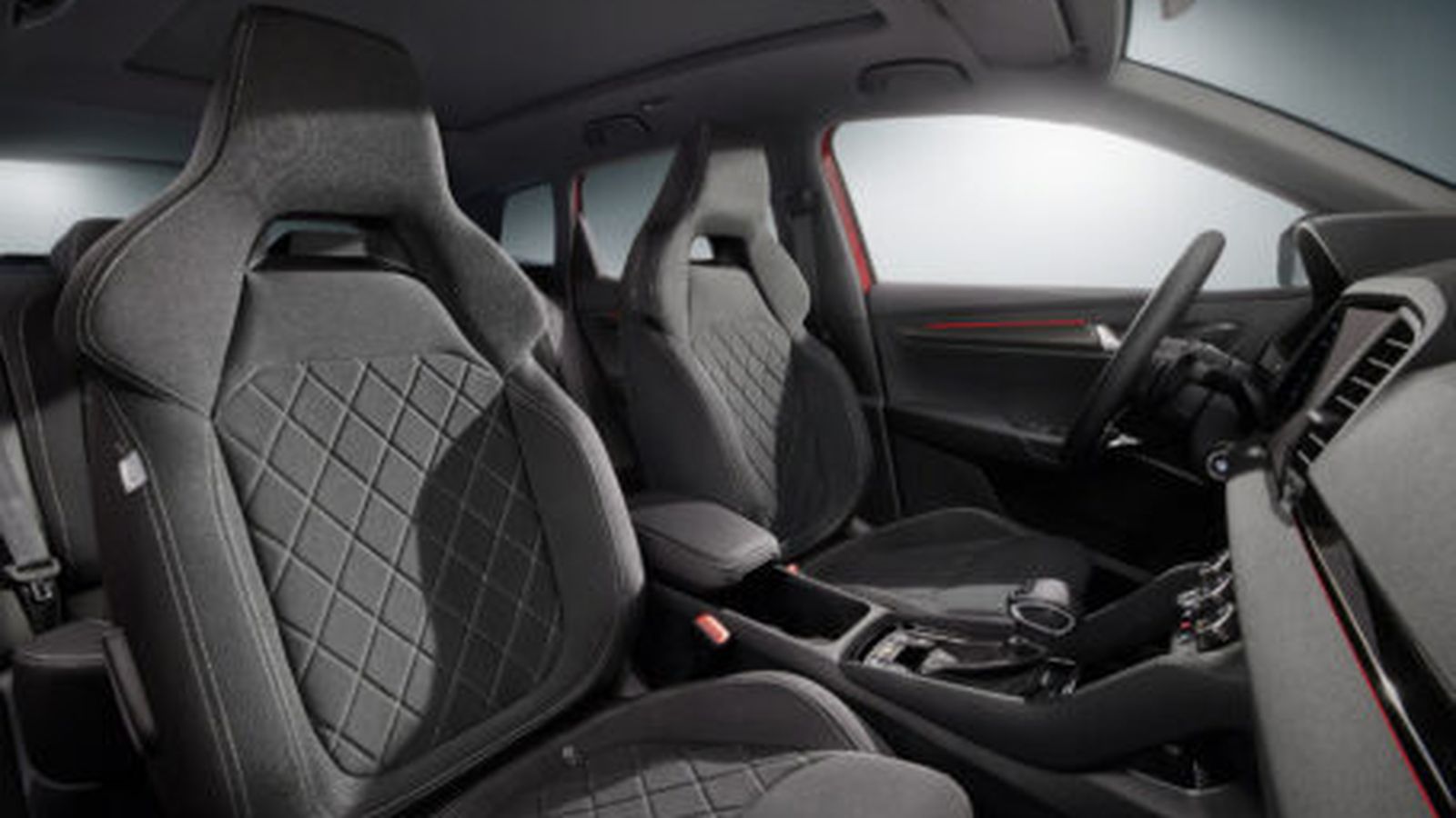 Los asientos de corte deportivo son específicos de la versión Sportline.