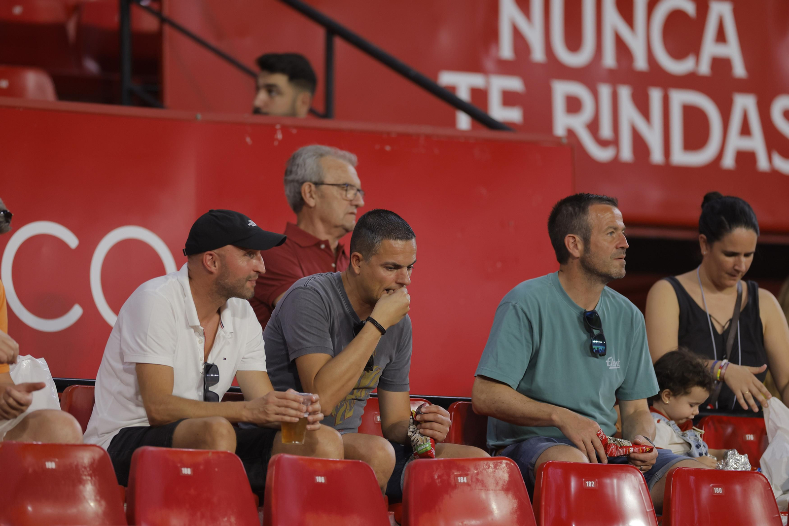 Búscate en las fotos del Sevilla-Rayo