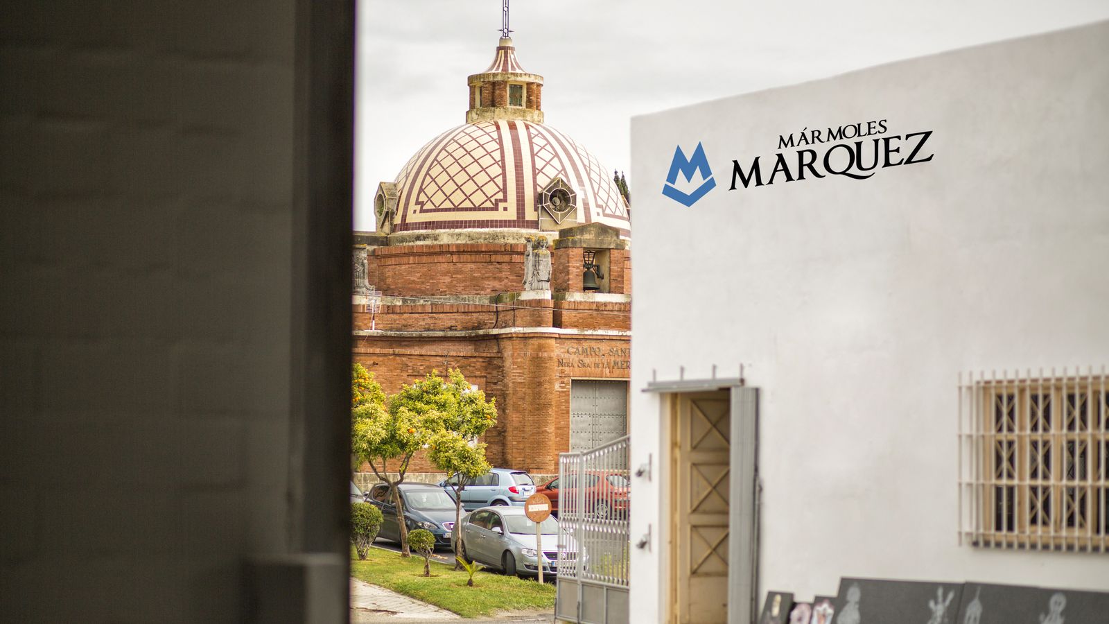 Imagen del cementerio desde la sede de Mármoles Márquez en la parcela en la que se construirá el nuevo tanatorio.