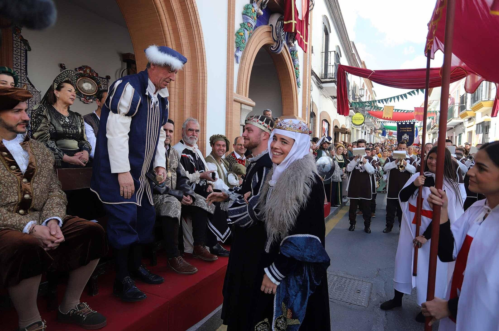 Imágenes del gran ambiente en la Feria Medieval de Palos de la Frontera, Huelva