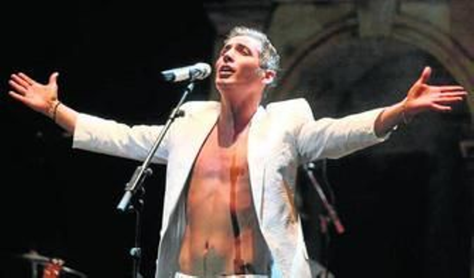 El cantaor onubense regresa a sus esencias jondas.