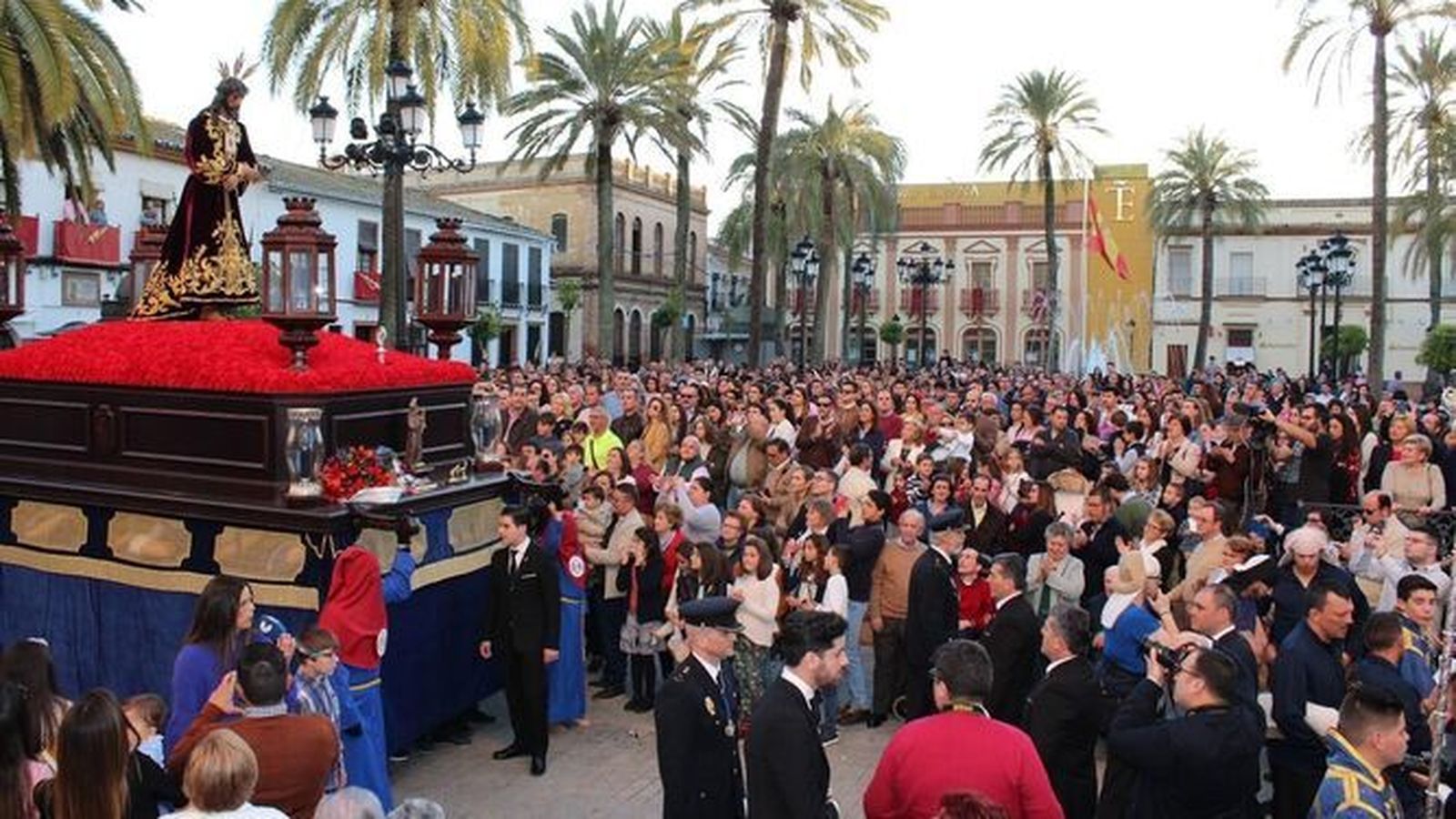 El Cautivo de La Palma del Condado por las calles de la localidad.