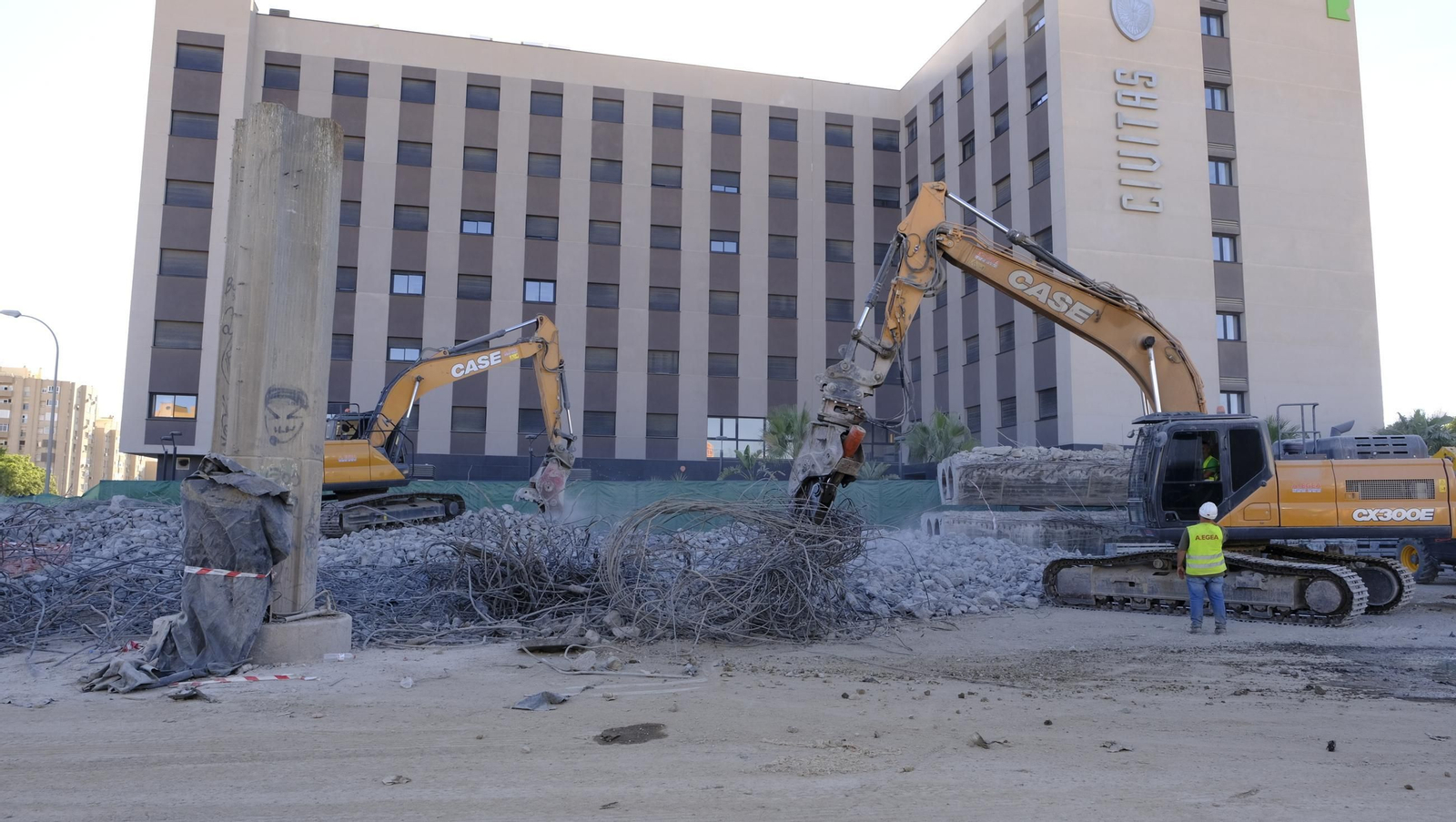 El Puente de la Avenida del Mediterráneo ya es historia, en imágenes