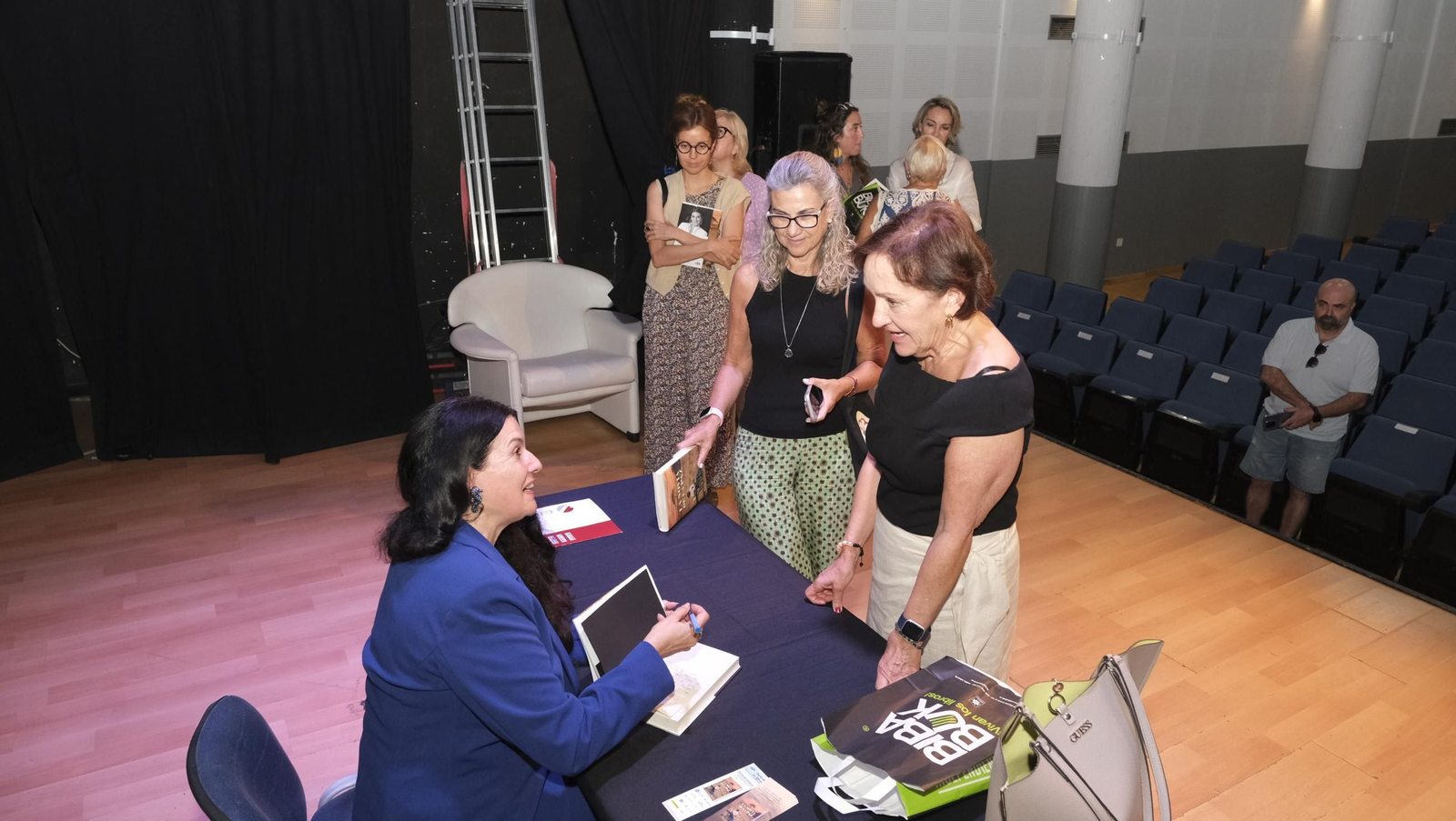 Las imágenes del Diario de los Libros con la escritora Rosario Raro