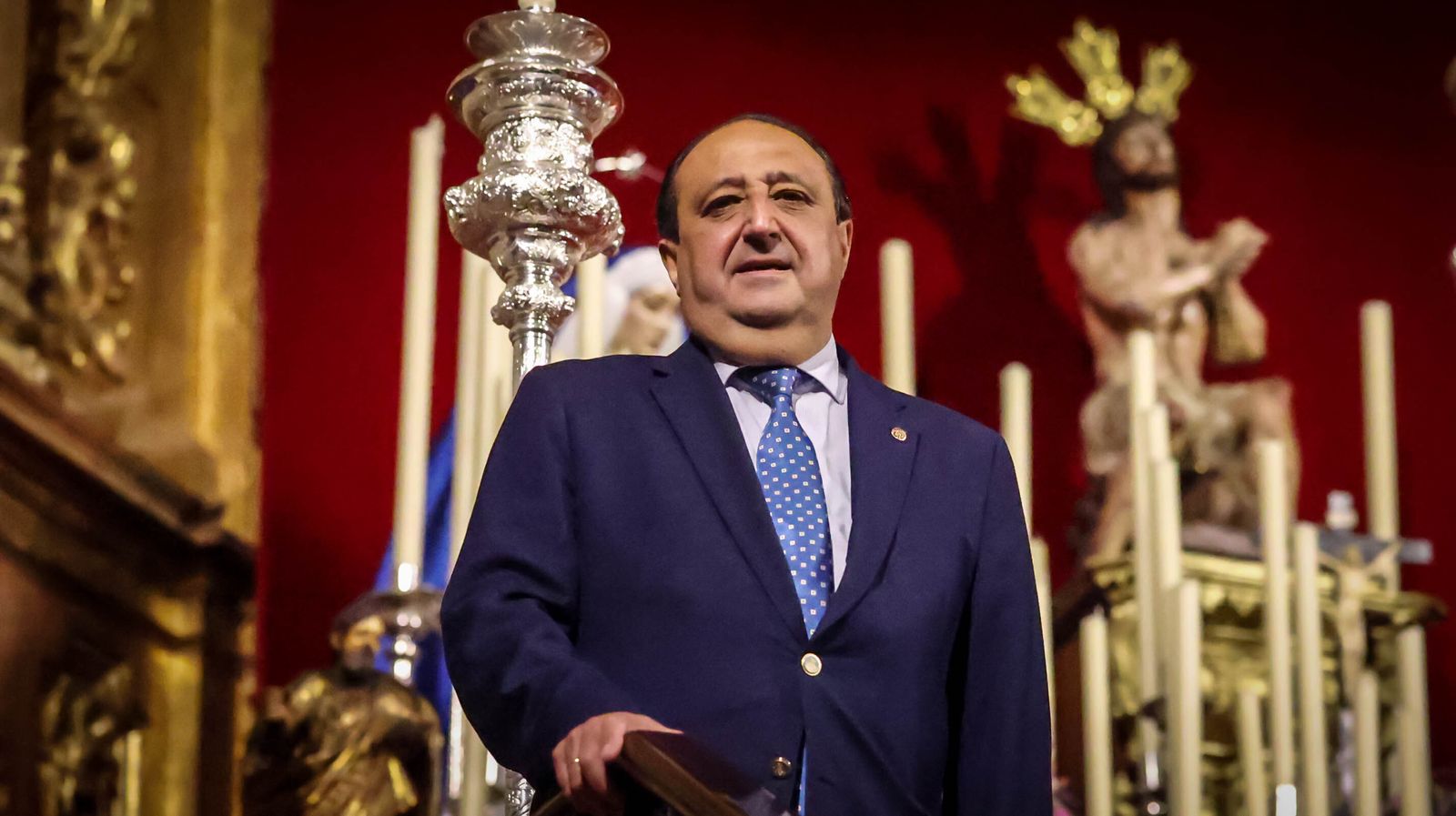 Paco Zurita ante los titulares de su hermandad de los Judíos de San Mateo.