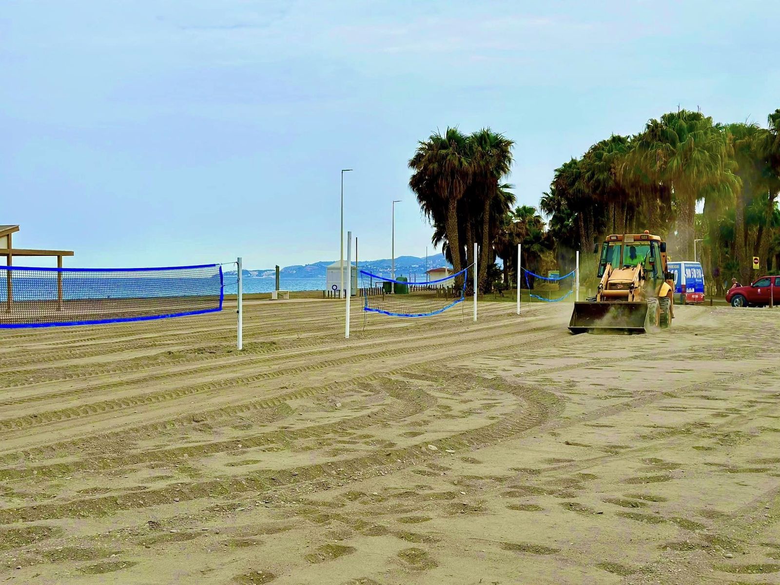 Motril trabaja en unas nuevas pistas deportivas en Playa Granada
