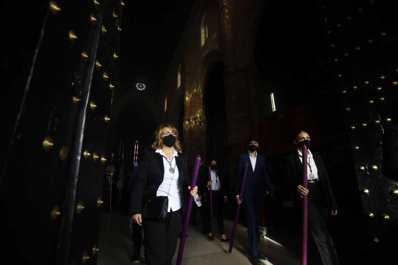 El vía crucis de las hermandades de Córdoba con el Señor del Calvario, en imágenes