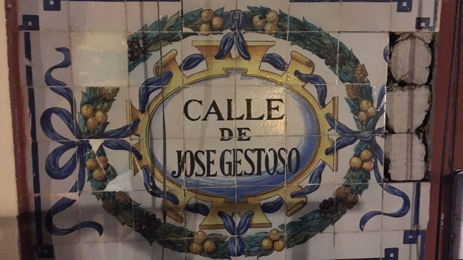 Primer plano de uno de los azulejos, donde aprecia la calidad del material.