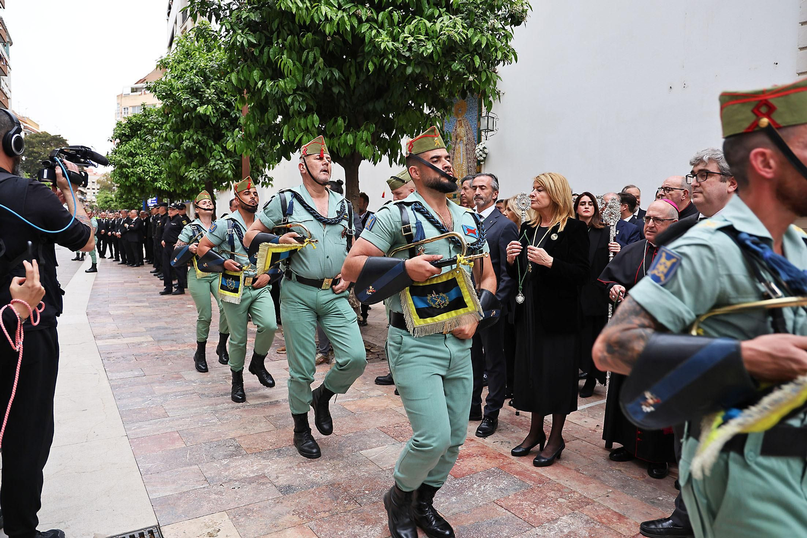Las mejores imágenes del Sábado de Pasión en Huelva: La Legión con el Cristo de la Vera+Cruz