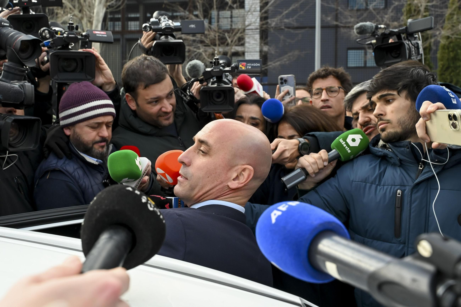 Las fotos del día de la declaración de Rubiales en el juicio