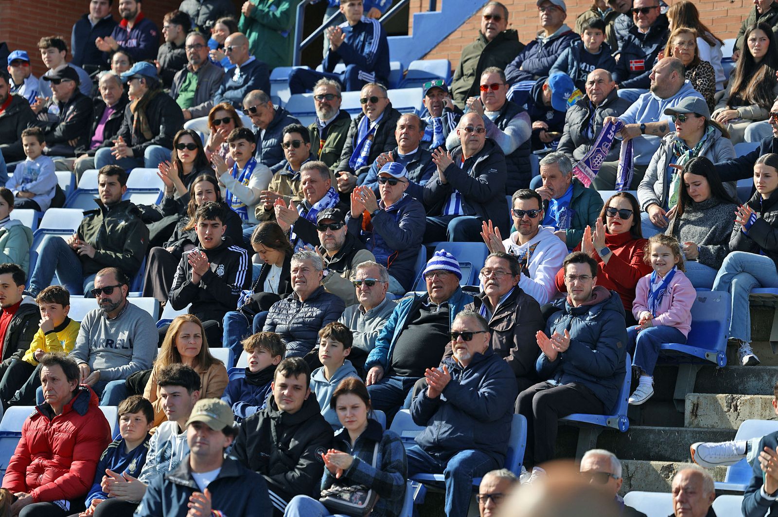 Búscate en las gradas del Nuevo Colombino en el Recre-Yeclano