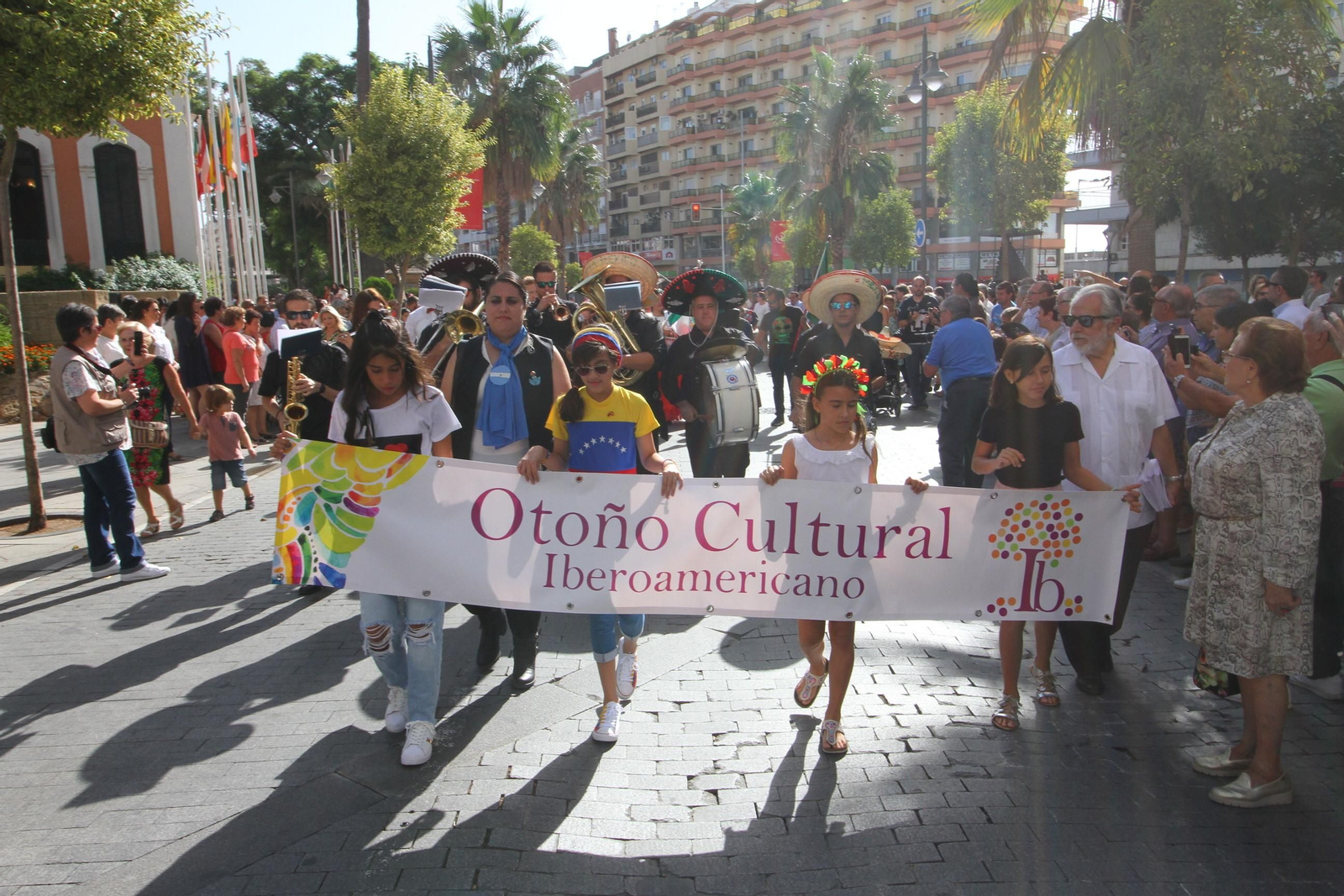 Imágenes del desfile Iberoamericano de bailes.