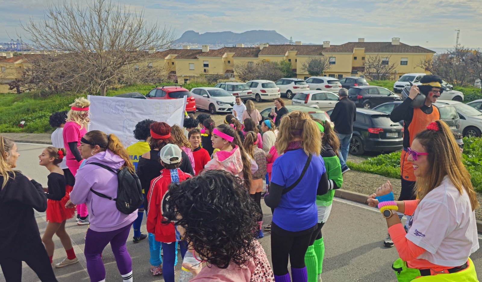 El pasacalles de carnaval del CEIP San García de Algeciras, en imágenes