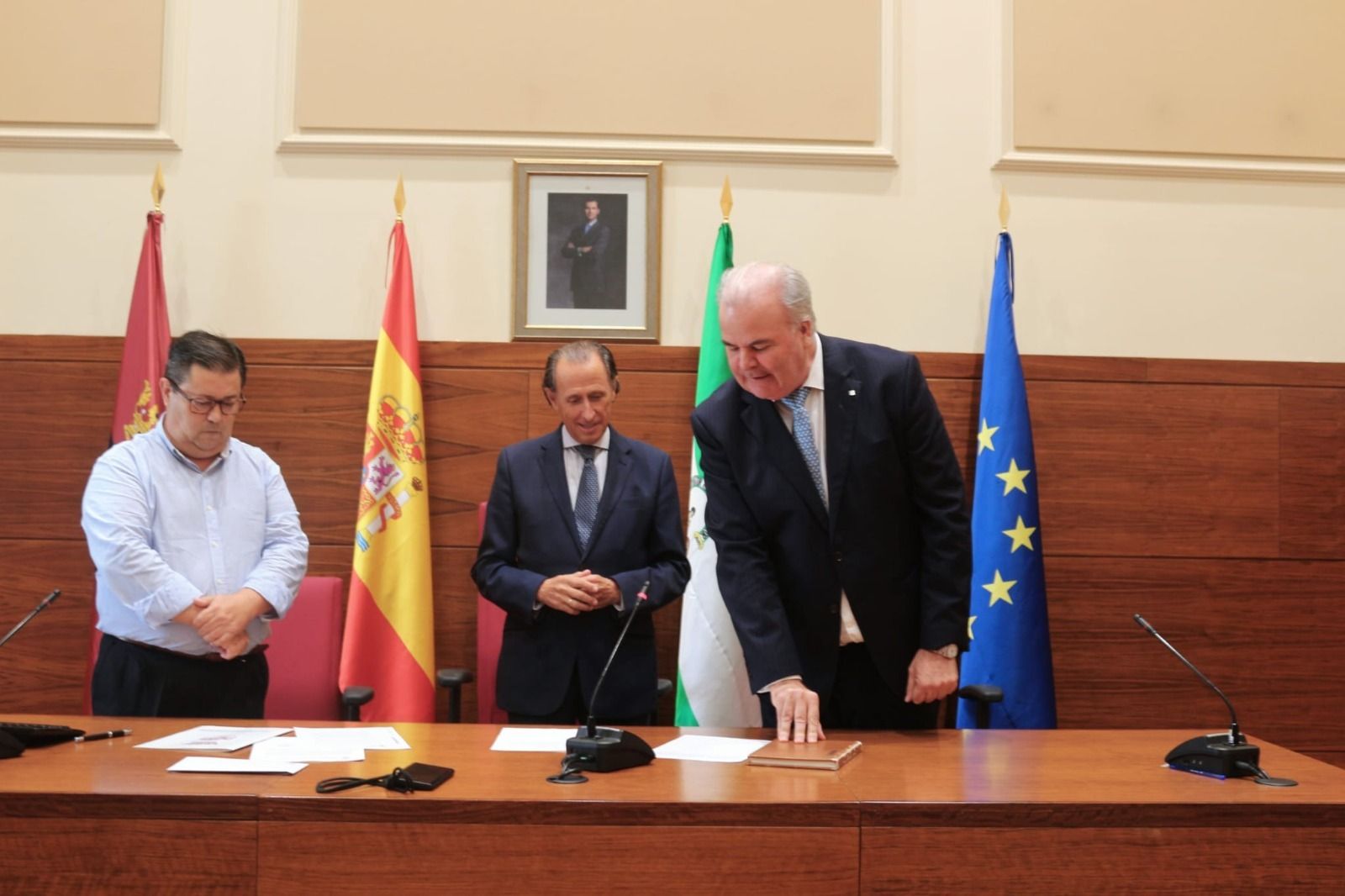 El acto se celebró en el salón de plenos del Ayuntamiento