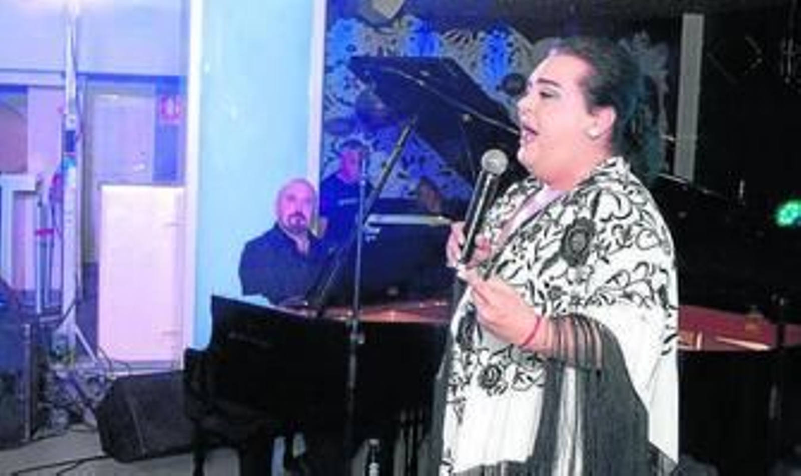 Falete acompañado por su pianista Alejandro Cruz el pasado viernes en la sala Cibeles.