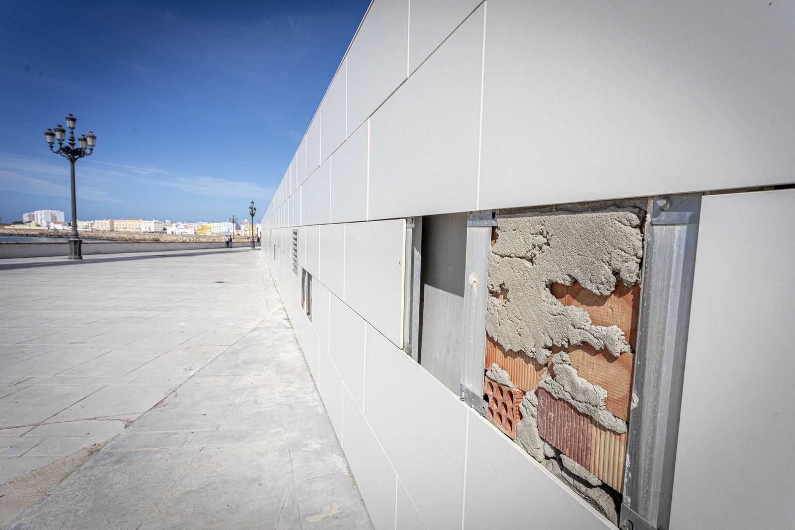 Imágenes del mirador del Campo del sur en mal estado
