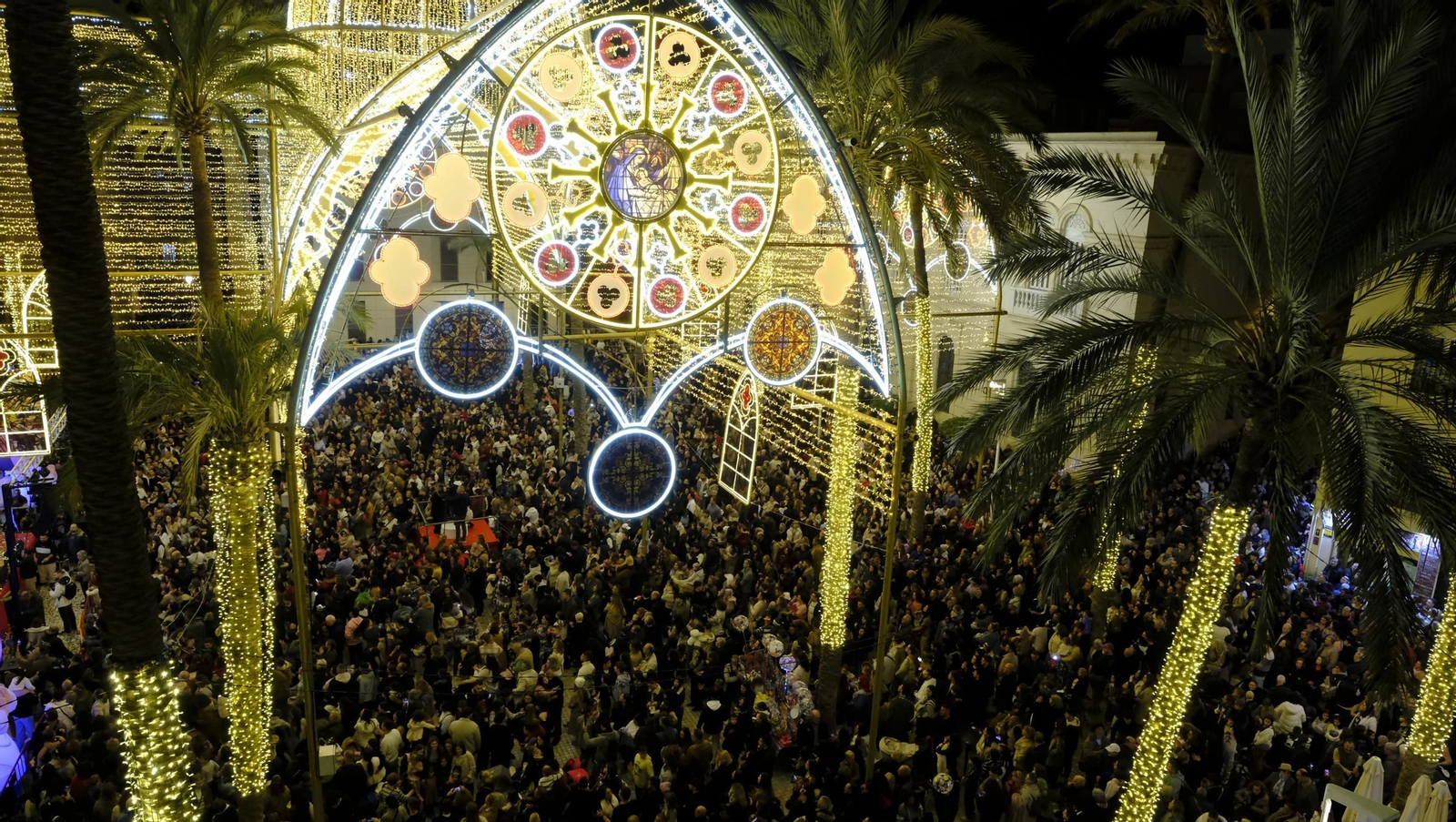 Las mejores imágenes del encendido navideño en Almería
