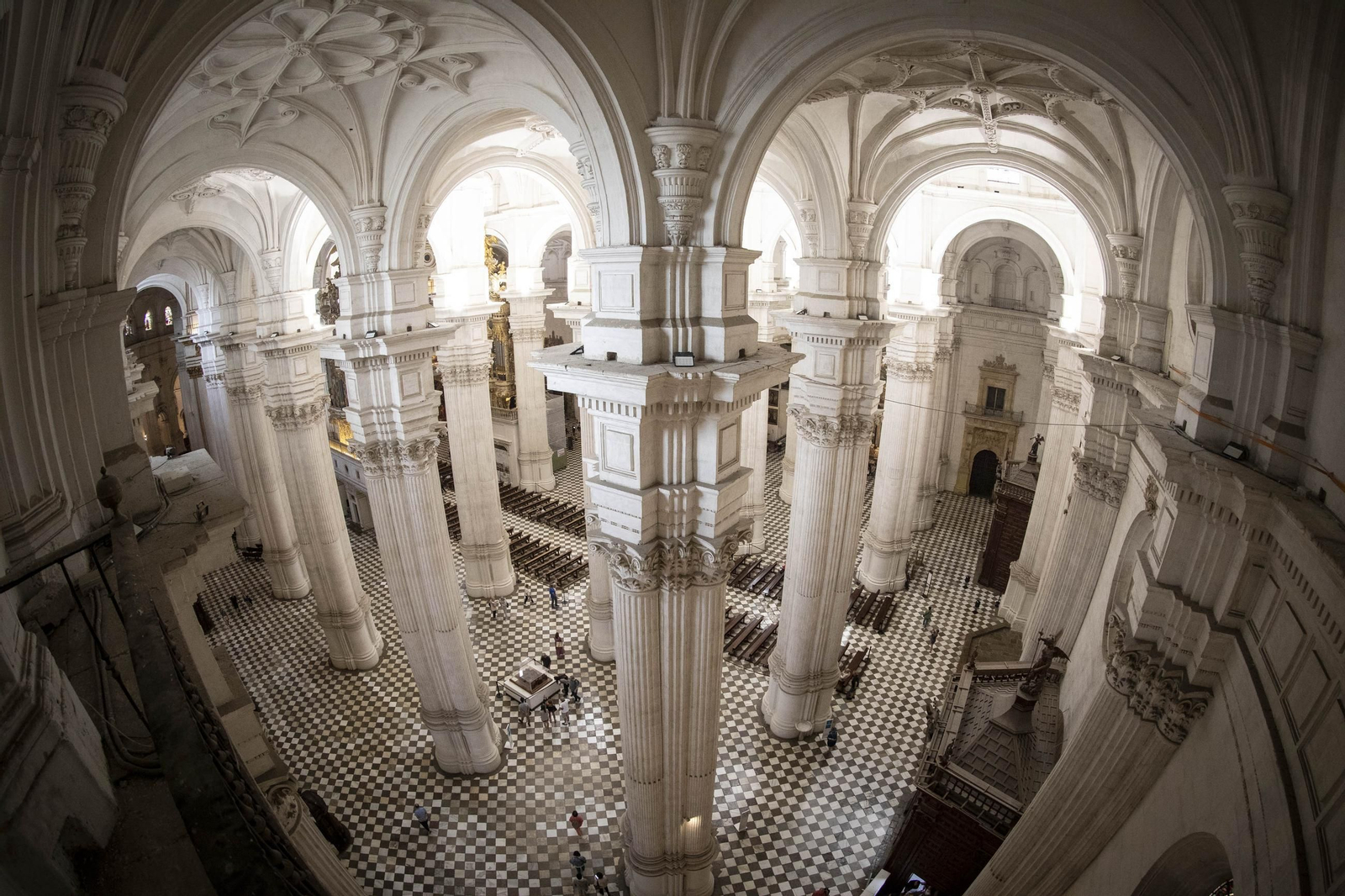 La restauración de la torre de la Catedral de Granada, desde dentro