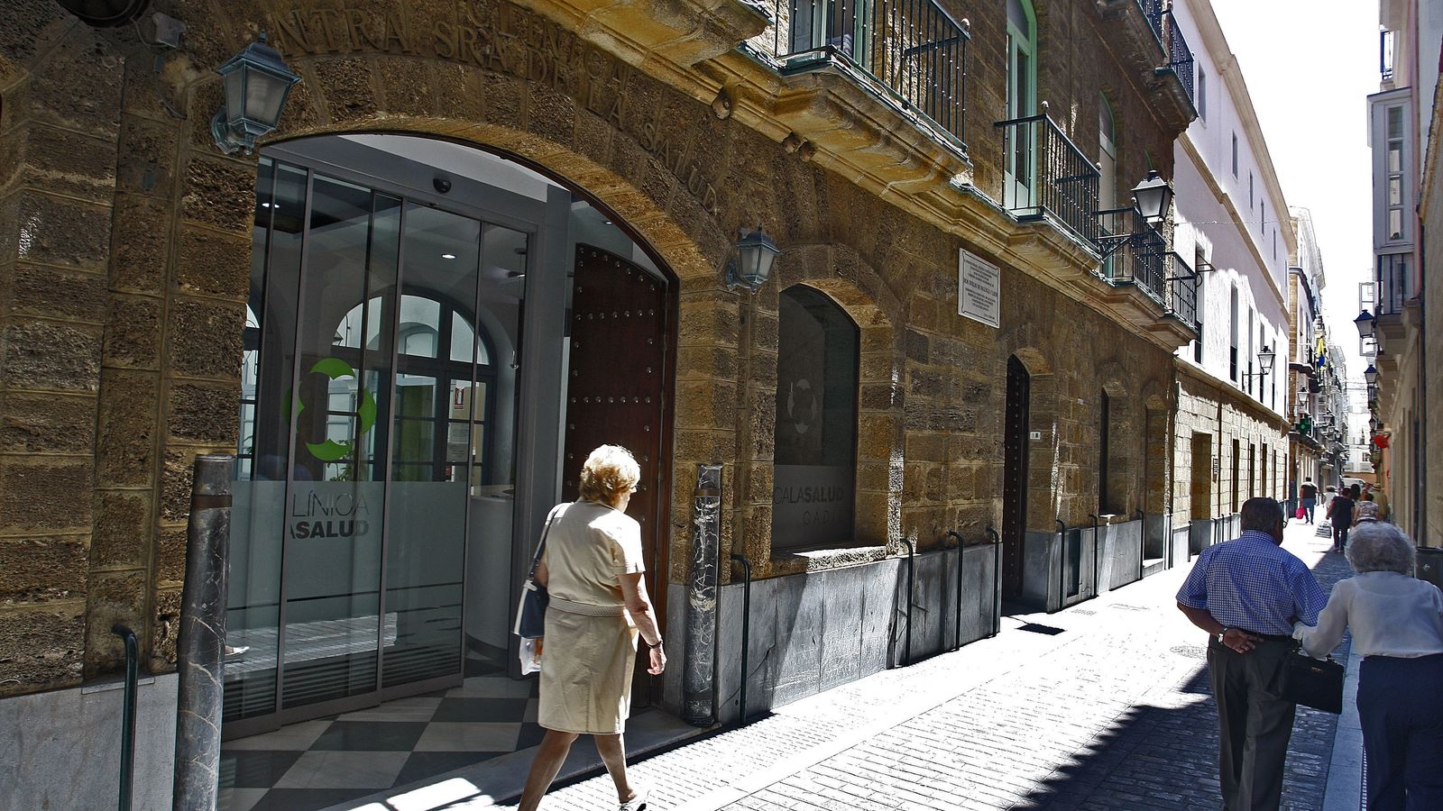 Imagen de la entrada de la Clínica de La Salud, donde tuvo lugar el triste suceso.