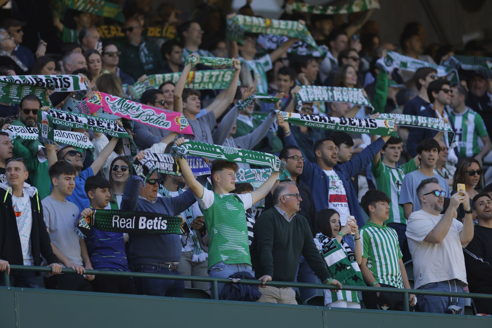 Búscate en las fotos del Betis-Mallorca