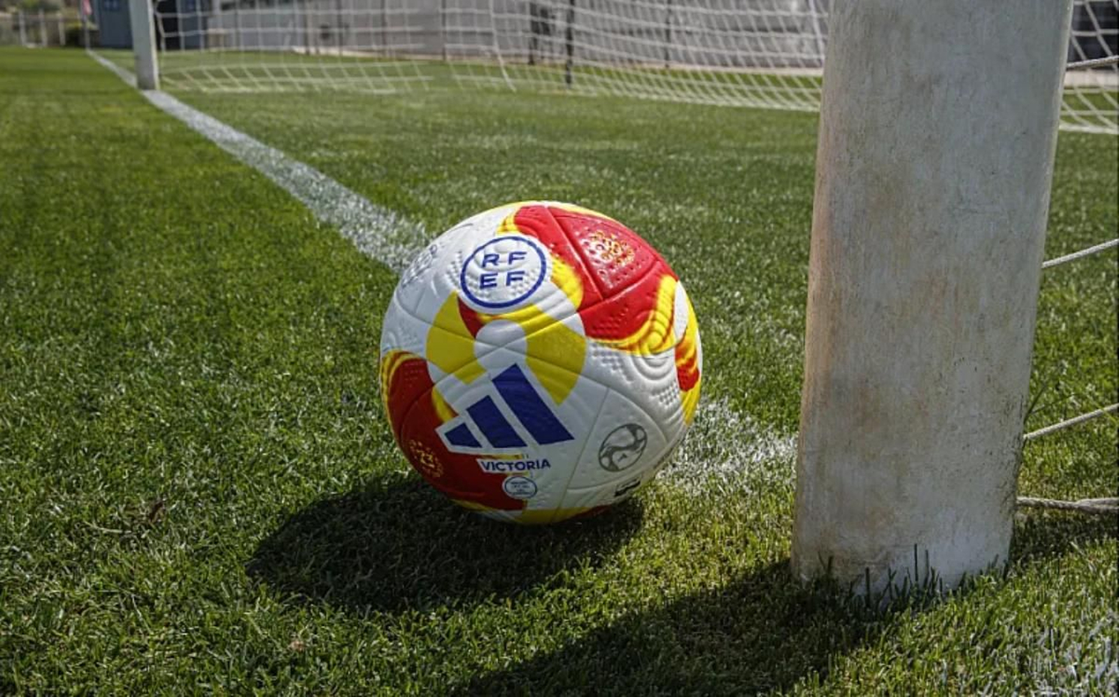 Nuevo Balón 'Victoria' de la RFEF que se estrena en la final de la Copa del Rey de 2025 Nuevo Balón 'Victoria' de la RFEF que se estrena en la final de la Copa del Rey de 2025