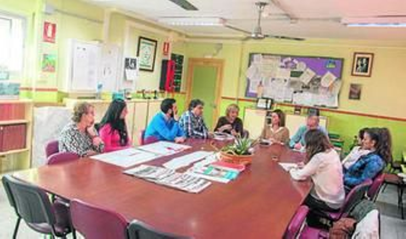 Gema Cortés, Juan Manuel Fernández, Alberto Rivera, Rosi Rodríguez, Paloma Mora, José López, Loles Flores y Antonia Heredia, en el CEIP Doctor Gálvez Moll.