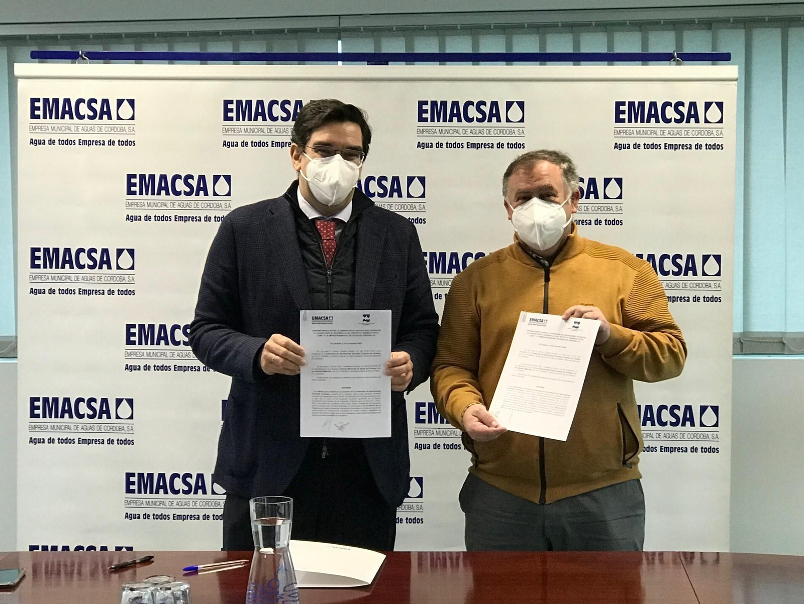 Ramón Díaz-Castellanos y  Antonio Toledano tras la firma.