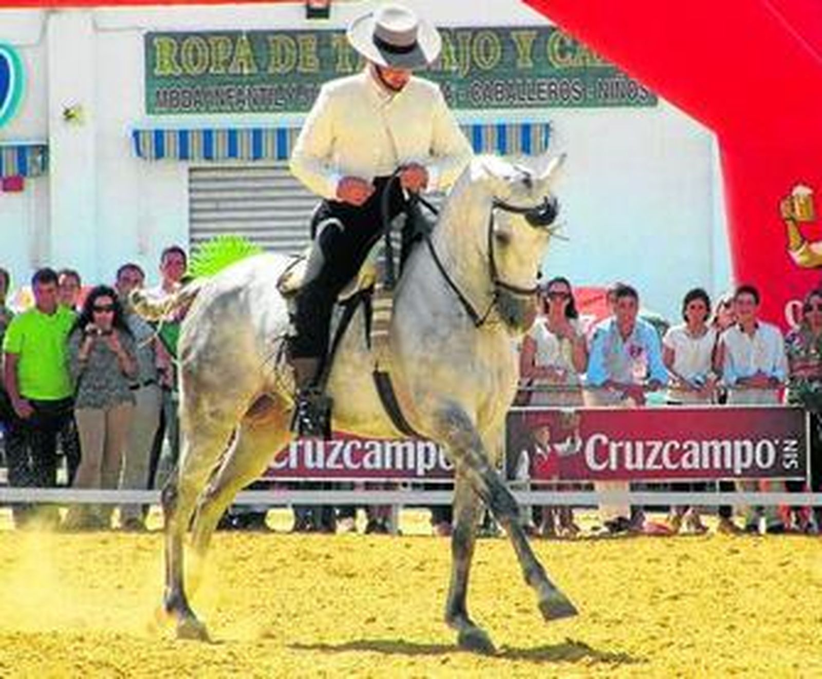 Rafael Arcos con 'Babieca', en cambios de pies y manos a cada tranco.