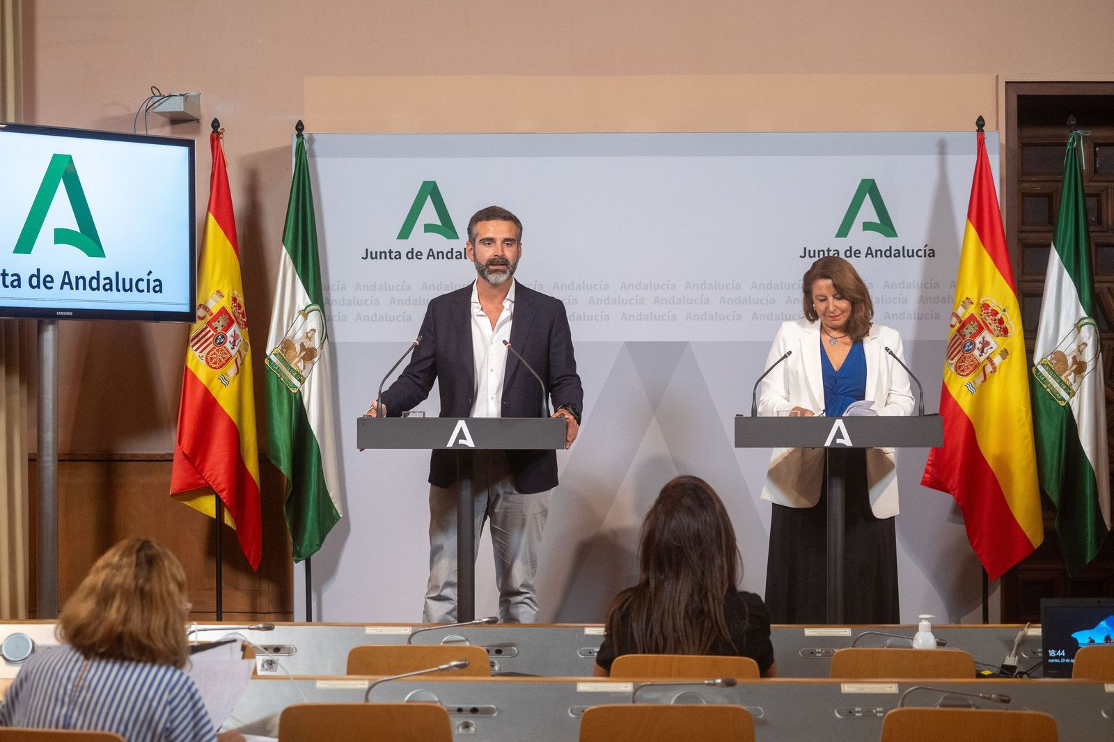 Ramón Fernández-Pacheco y Carmen Crespo, en la rueda de prensa posterior al Consejo de Gobierno.