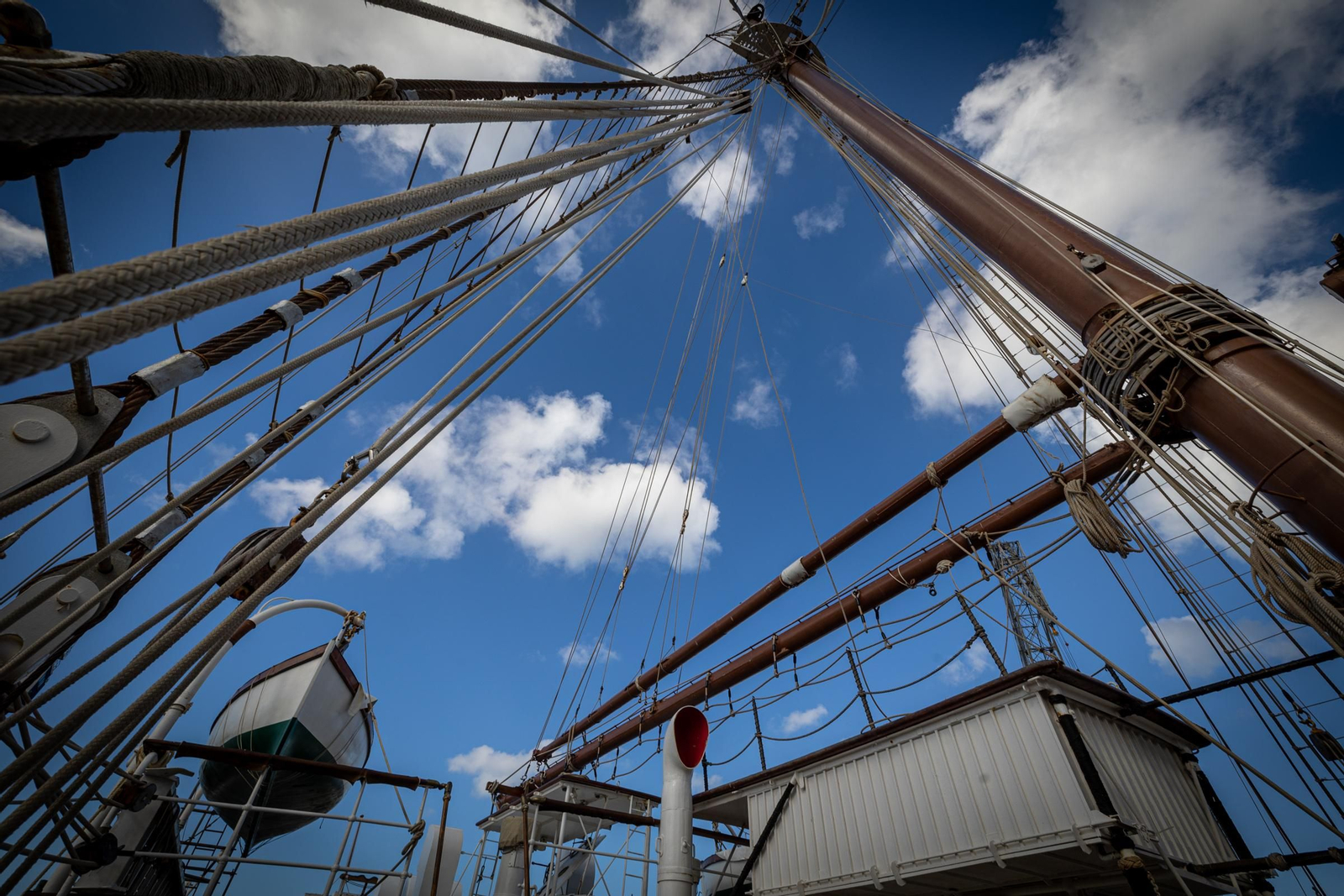 Un recorrido completo por las obras del buque escuela 'Juan Sebastián de Elcano'