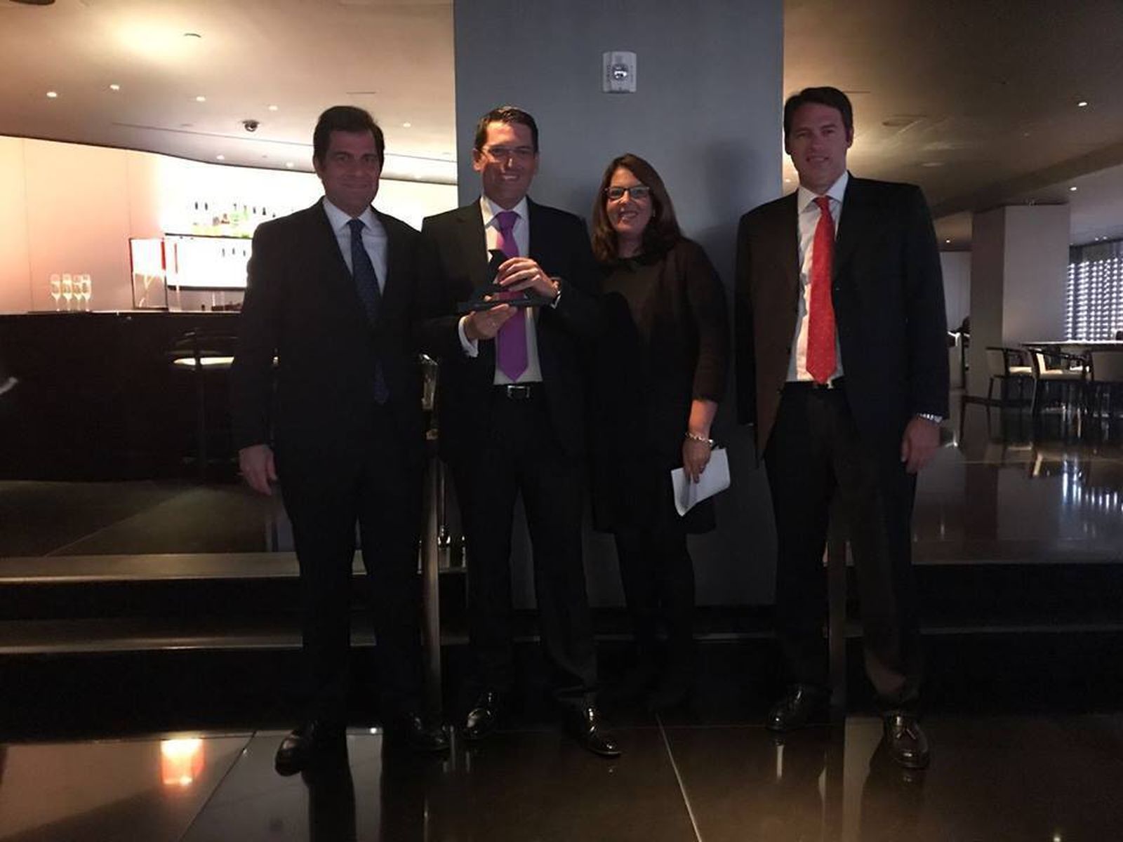 Durante la gala e imagen del premio.