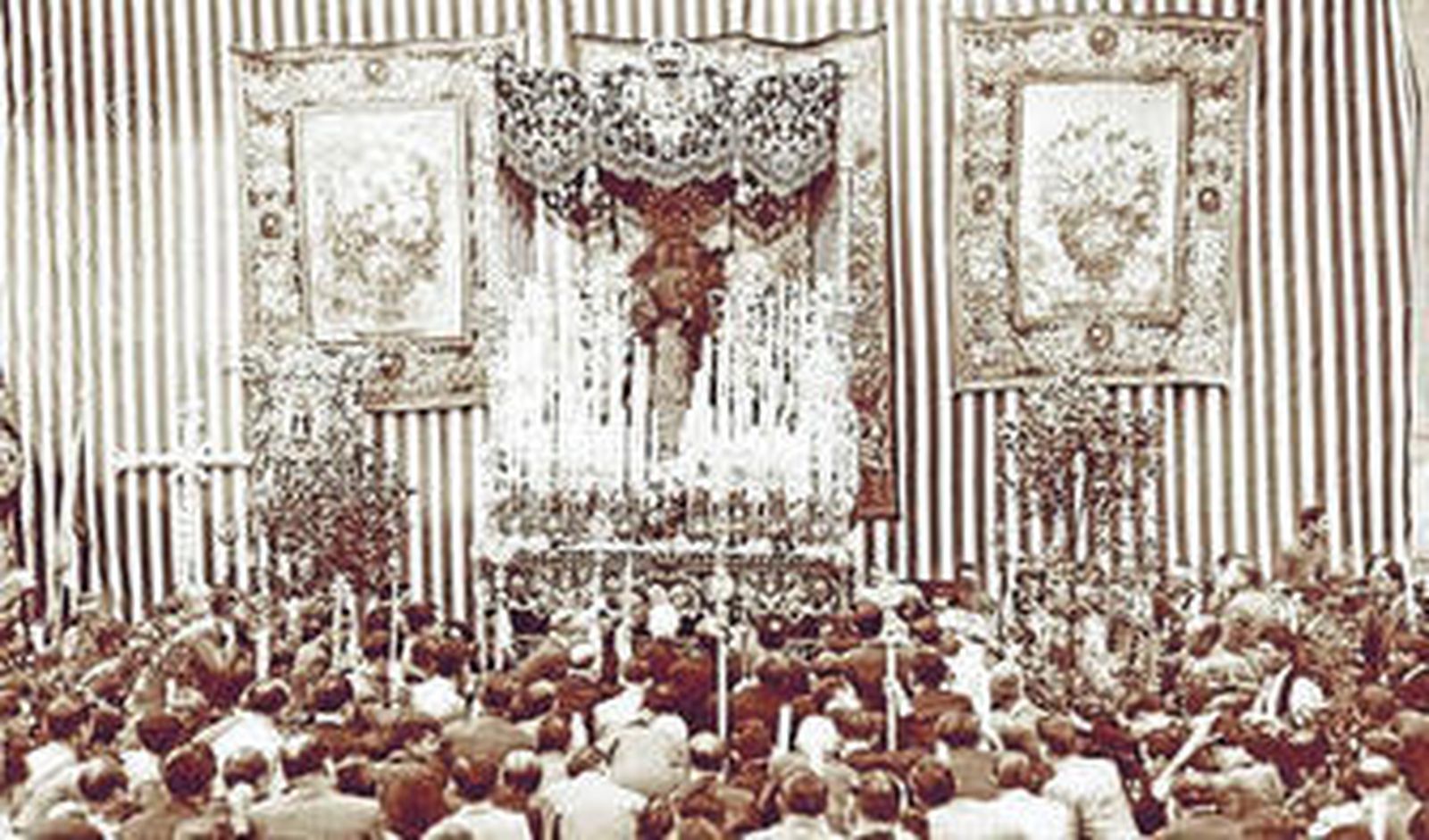 El cardenal Segura durante le bendición de las obras de la futura basílica.