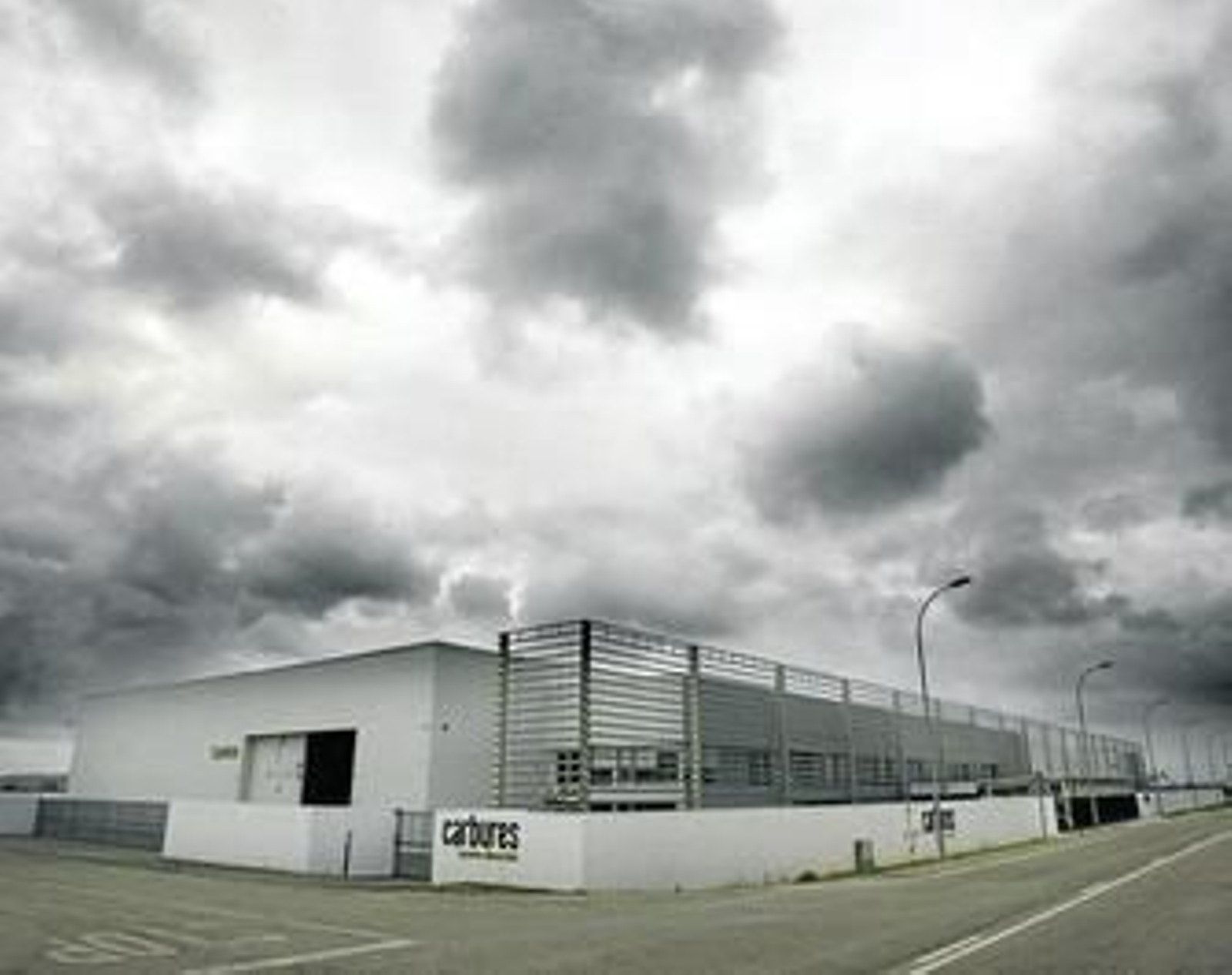 Imagen del exterior de la planta de Carbures.