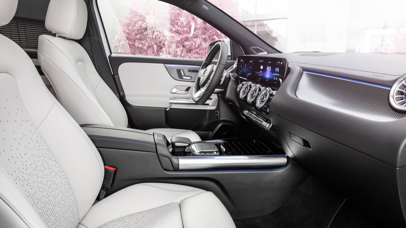 En los Edition 1, bajo el cuero de los asientos se puede advertir un segundo nivel textil de color azul.