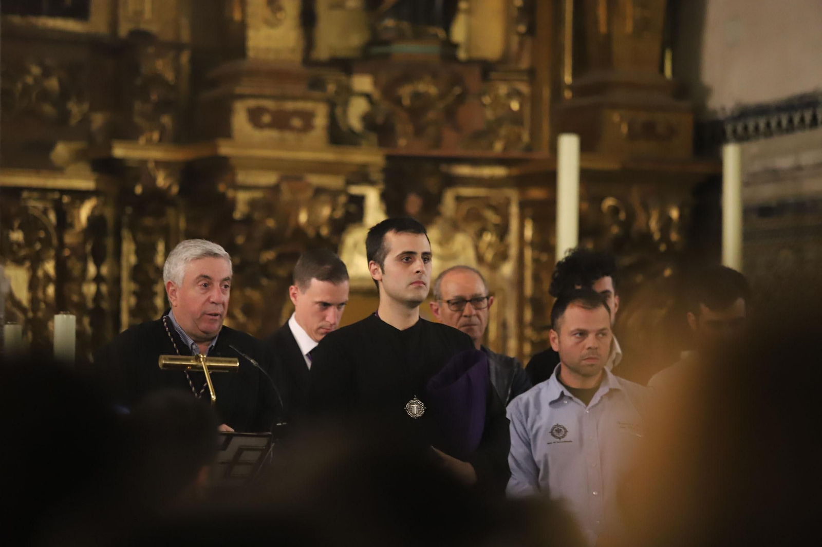 Imágenes de la procesión del Descendimiento por las  calles de Huelva