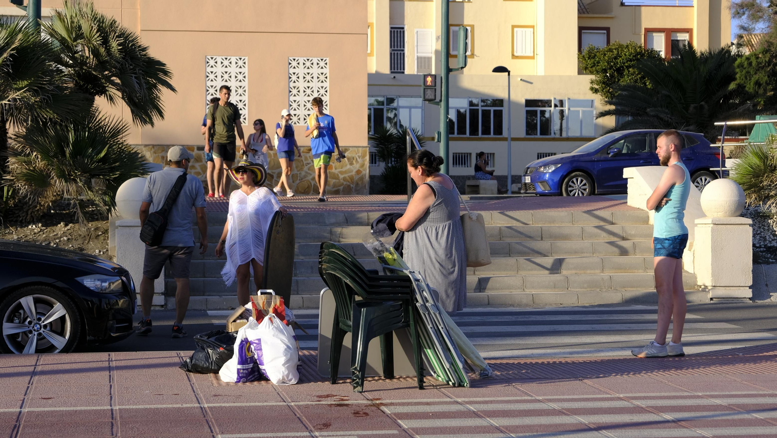 Imágenes de las hogueras de la Noche de San Juan en Almería capital