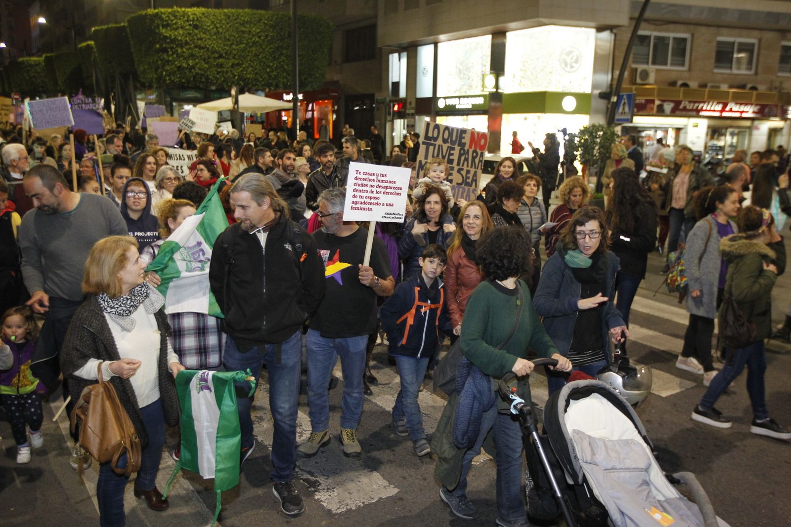 Fotogalería manifestación Día Internacional de la Mujer en Almería