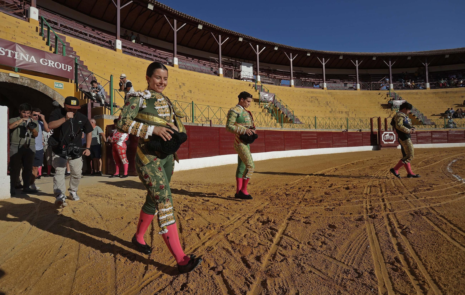 Fotos de la novillada mixta con picadores del sábado de la Feria de La Línea: Ignacio Candelas, Miriam Cabas y Juan Jesús Rodríguez