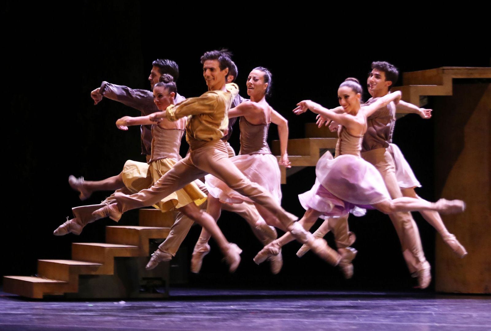 Una de las coreografías propuestas por Joaquín De Luz.