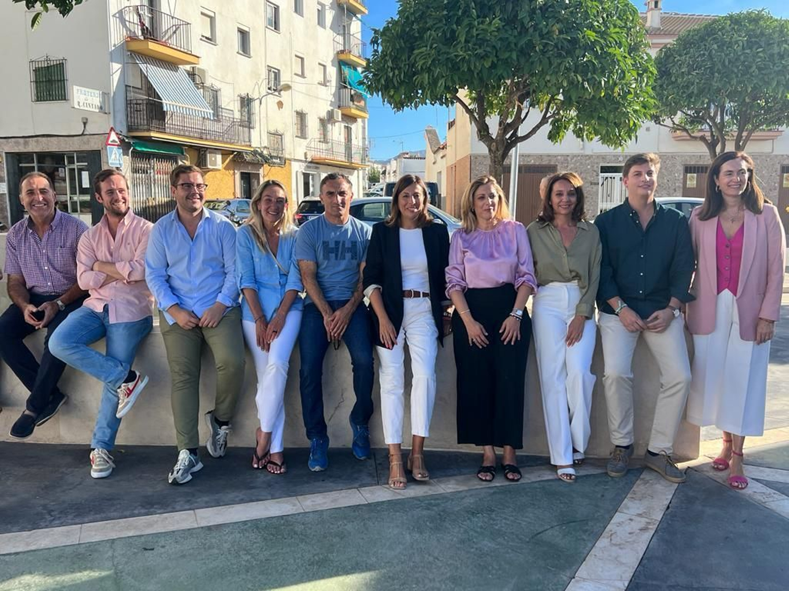 La alcaldesa de Ronda (centro) junto a parte de su equipo de gobierno.