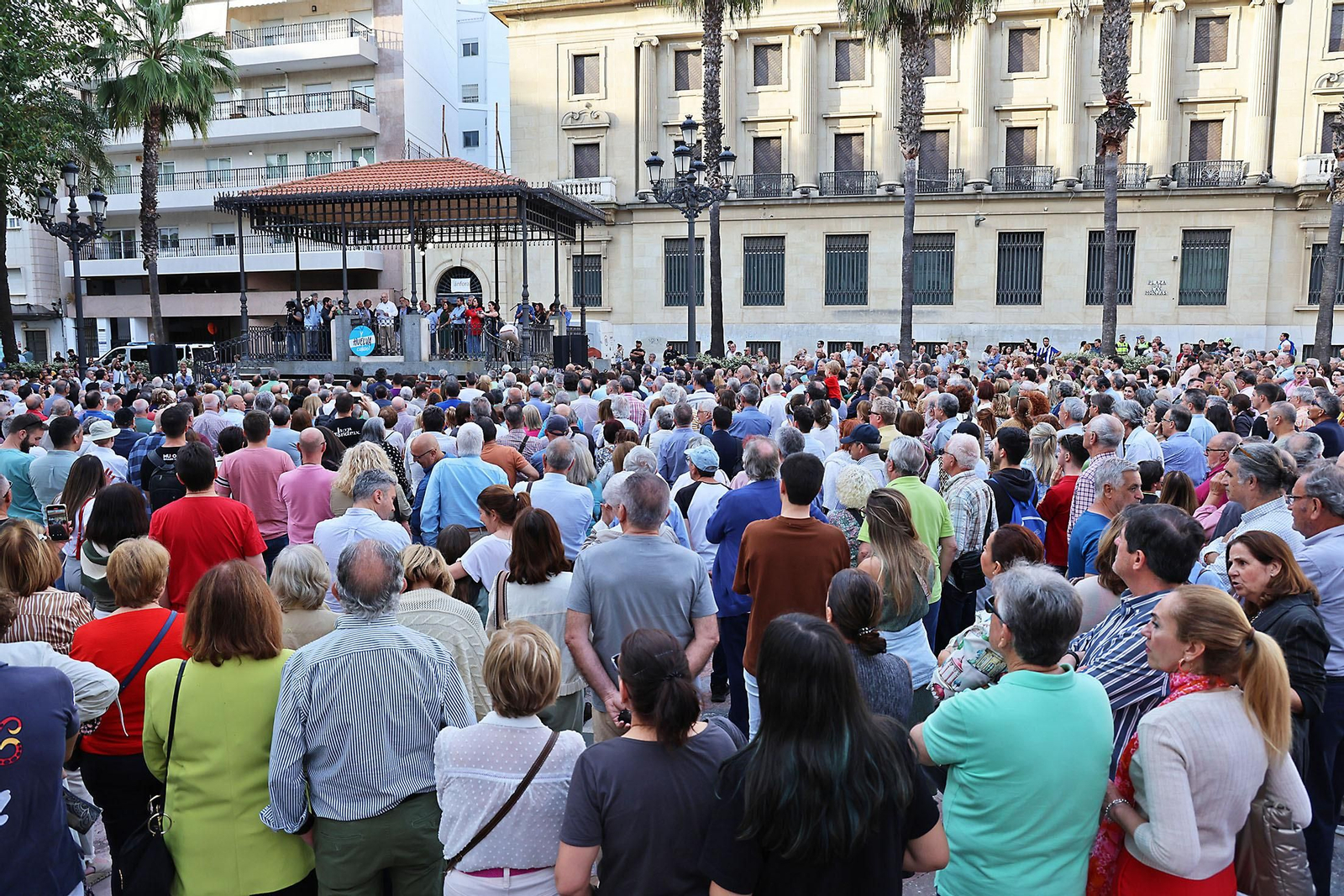 Imágenes de la concentración por las infraestructuras para Huelva