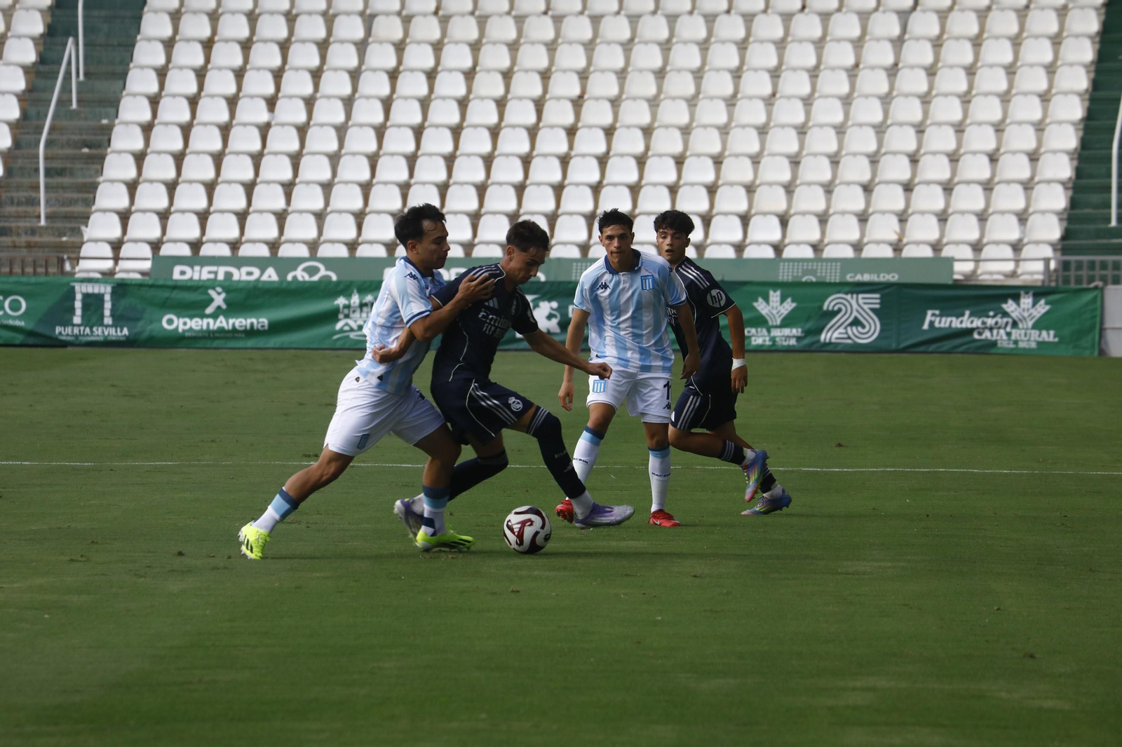 Las mejores fotos del Racing Club - Real Madrid del Mundial de Clubes juvenil en El Arcángel