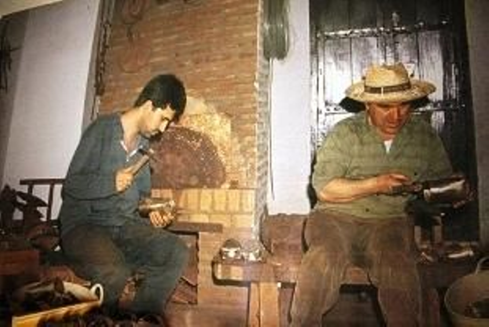 Imagen histórica de trabajos con cencerros.