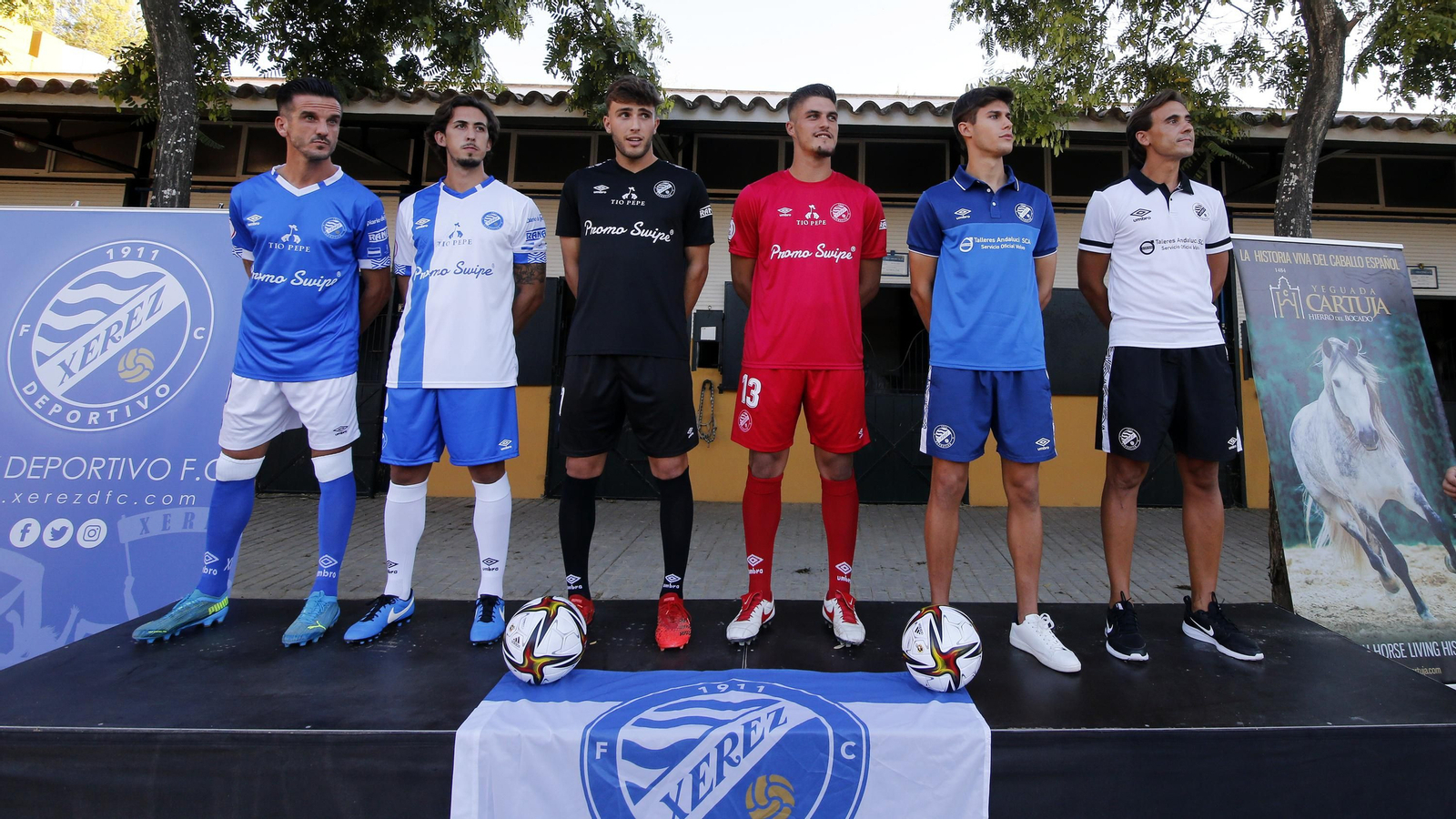 Imágenes de la presentación de las camisetas del Xerez DFC en la Yeguada de la Cartuja